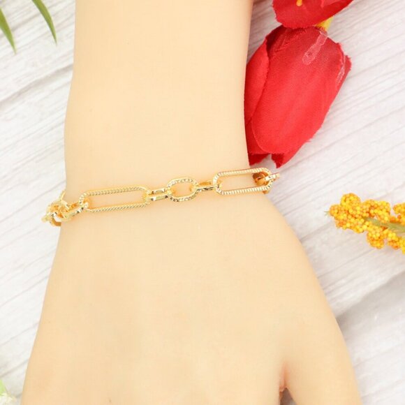 "Trendy Handmade Bracelet – A Thoughtful Gift for Girls & Women | UNVRC1500 - Picture 6 of 10